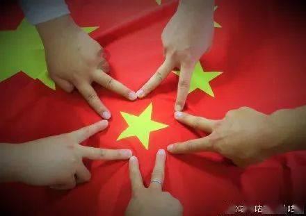探索天涯,尽在宿州一小伙带领几百名老年人跳起舞来,这样的行为有何价值?